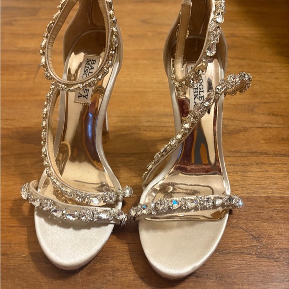 Badgley Mischka Ivory Heels with Sparkling Accents - Picture 4 of 4